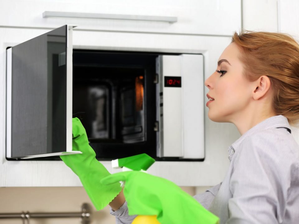 Cómo limpiar un horno microondas sin esfuerzo